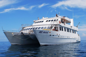 ANAHI CATAMARAN GALAPAGOS