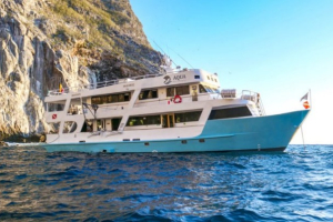 AQUA DIVING GALAPAGOS YACHT
