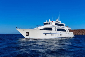 GRAND DAPHNE GALAPAGOS